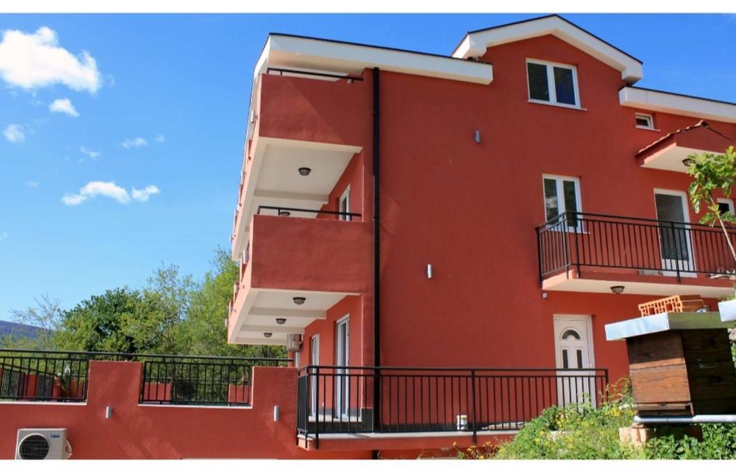 Apartmán Odessa Mama Bijela Exteriér fotografie